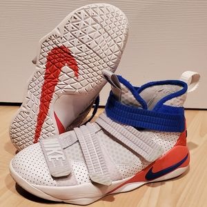 Lightly Used LeBron Basketball Nike Shoes Size 4Y